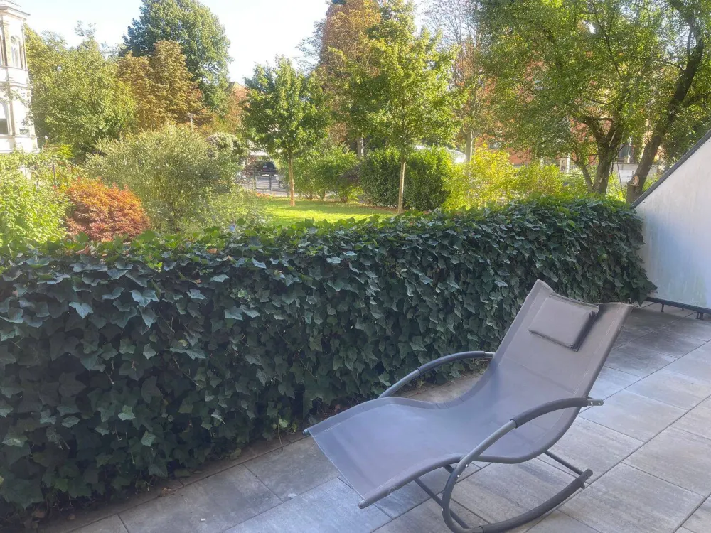Vollmöblierte 2-Zimmer-Wohnung am Großen Garten, Terrasse, WLAN und Arbeitsplatz