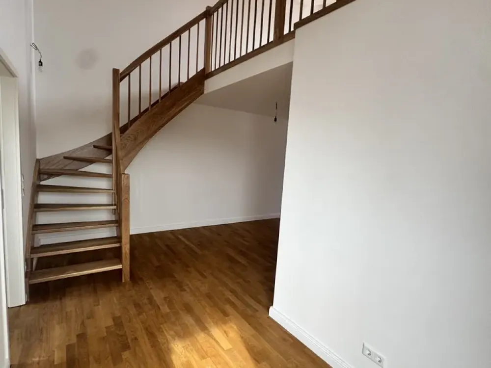 Hochwertige Dachgeschosswohnung mit Galerie und Stil