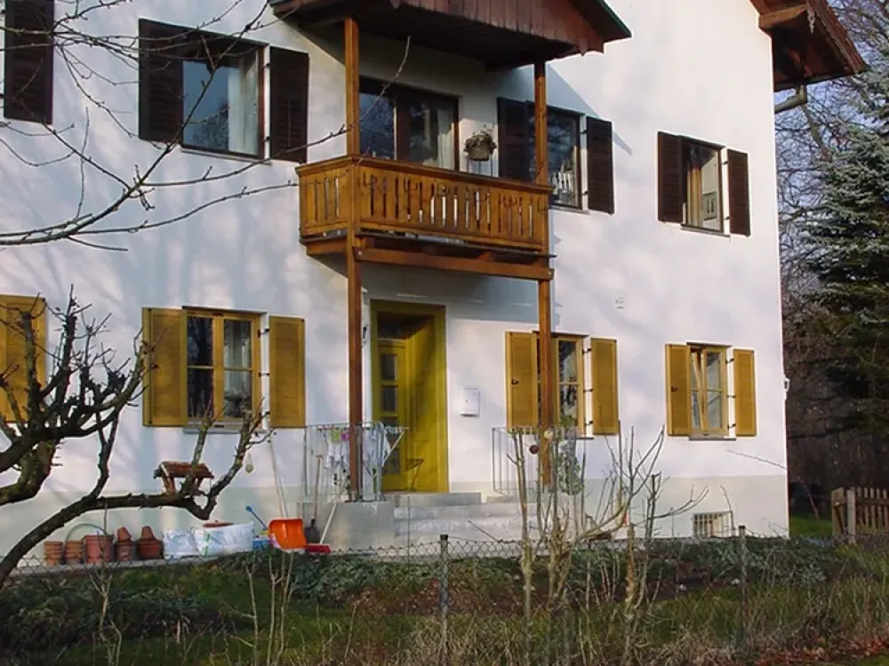 * Schäftlarn * 3 Zimmer-Wohnung * Küche mit EBK * Bad mit Wanne * Gäste-WC * Balkon * Speicher