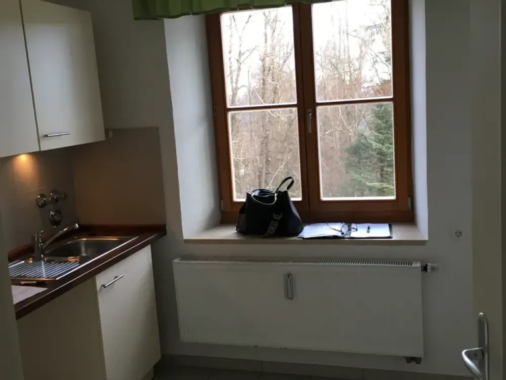 * Schäftlarn * 3 Zimmer-Wohnung * Küche mit EBK * Bad mit Wanne * Gäste-WC * Balkon * Speicher