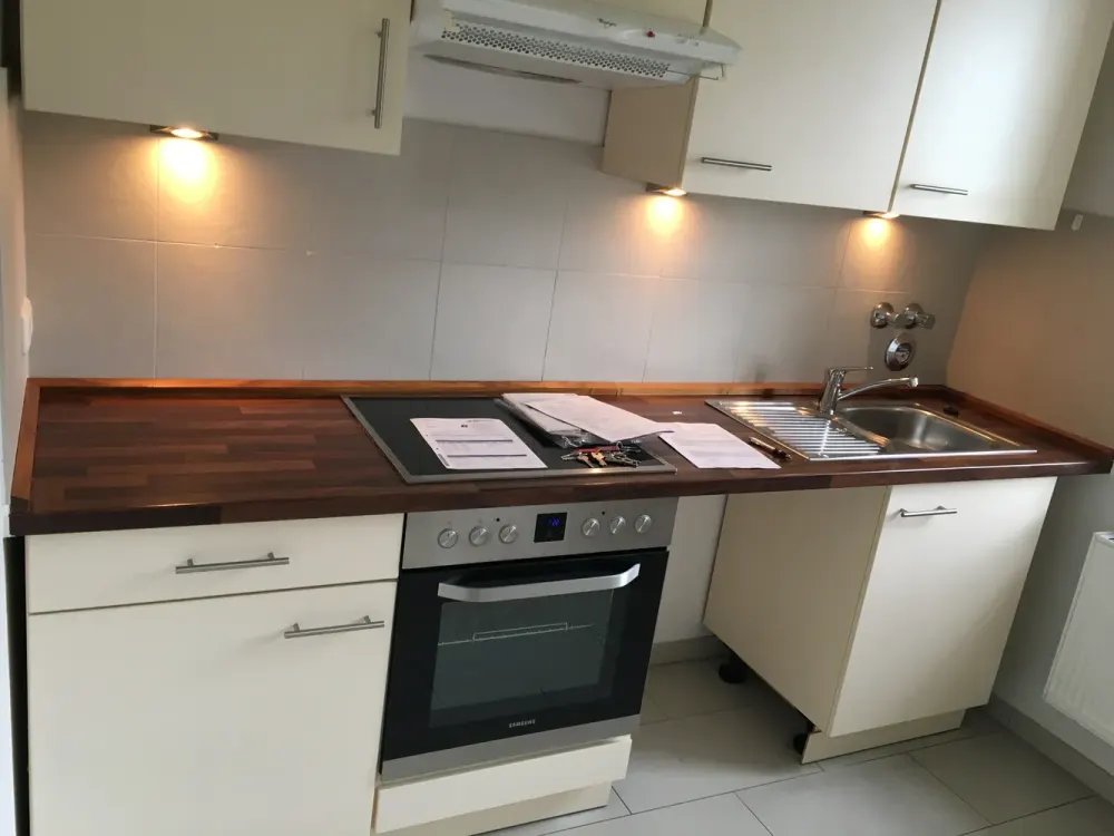 * Schäftlarn * 3 Zimmer-Wohnung * Küche mit EBK * Bad mit Wanne * Gäste-WC * Balkon * Speicher