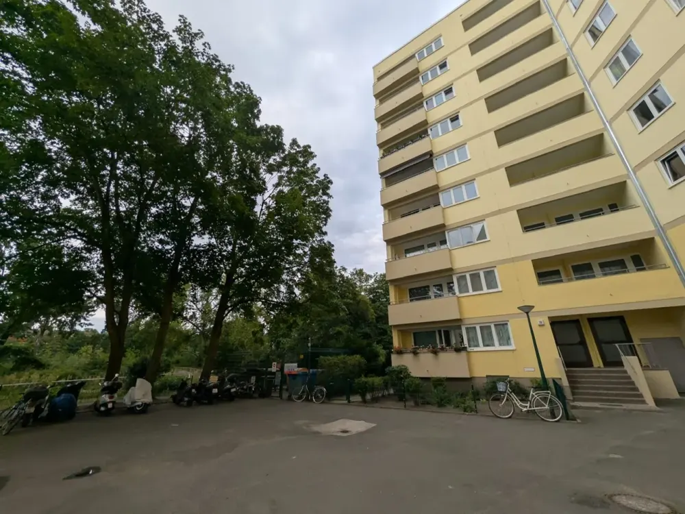 Wohnen mit Charakter: Zweizimmerwohnung in Reinickendorf -Abstand wird fällig