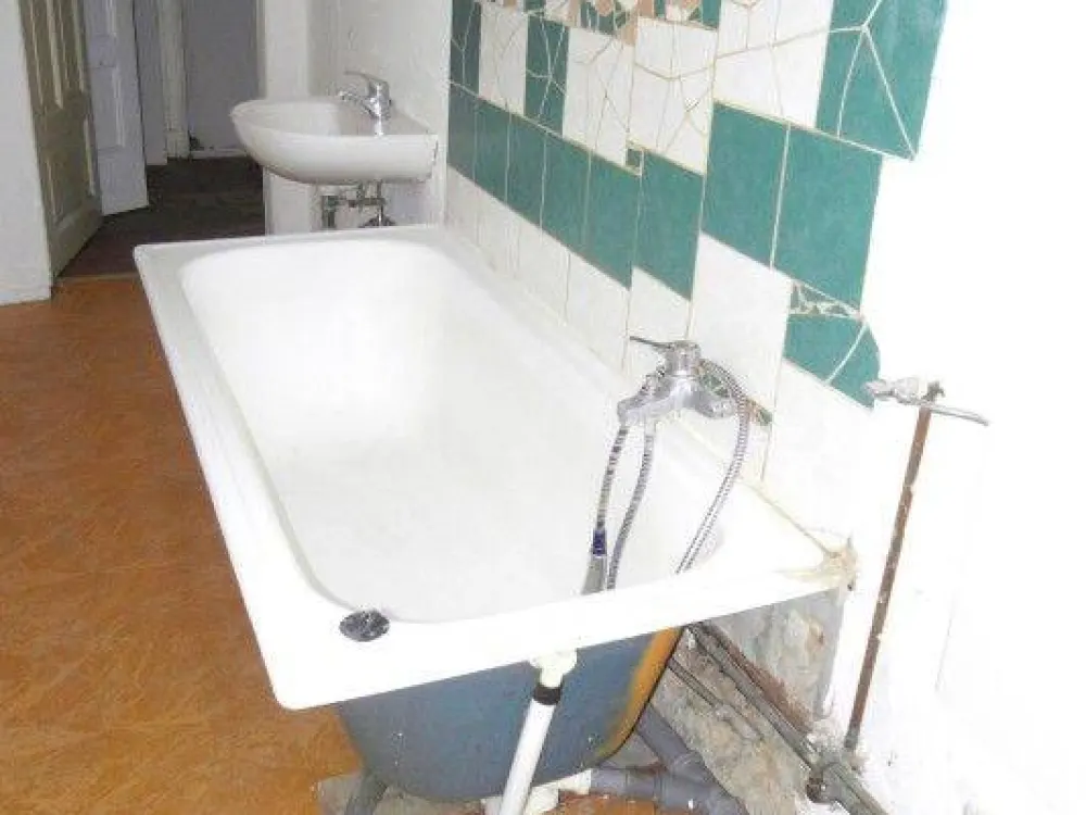 Teilsanierte 3-Zimmerwohnung in der Südvorstadt !