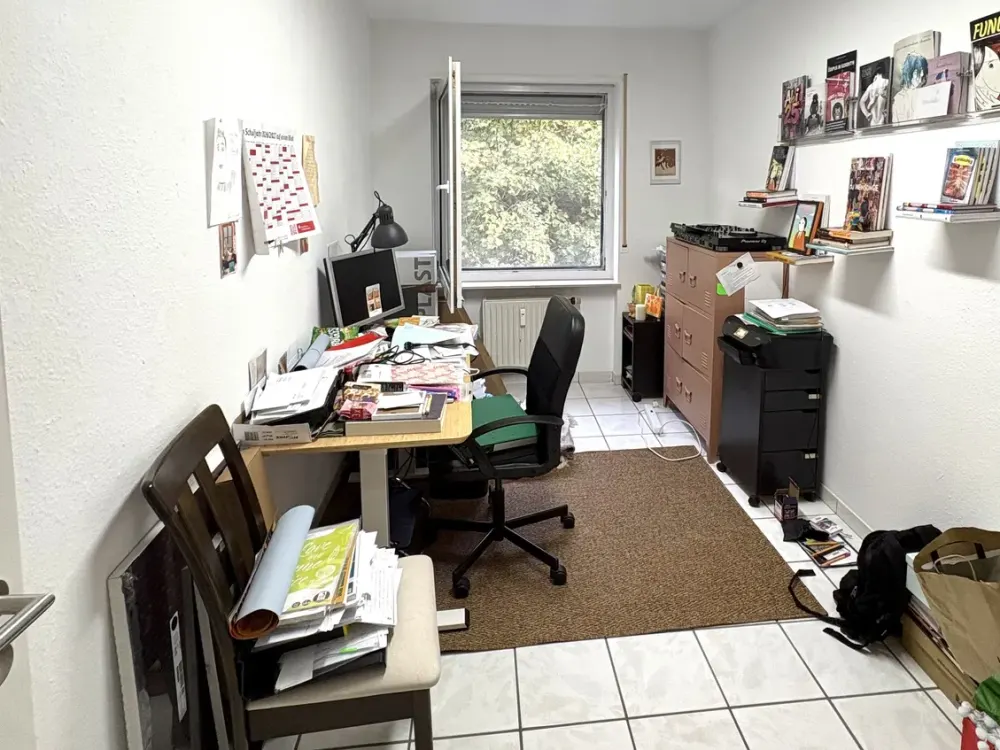 Quiet, bright 3-room apartment with balcony and garage, in a green area and close to the center