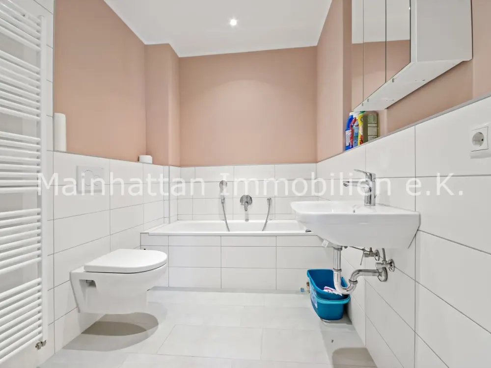 RENOVATED - New fitted kitchen, high-quality bathroom - bright and spacious