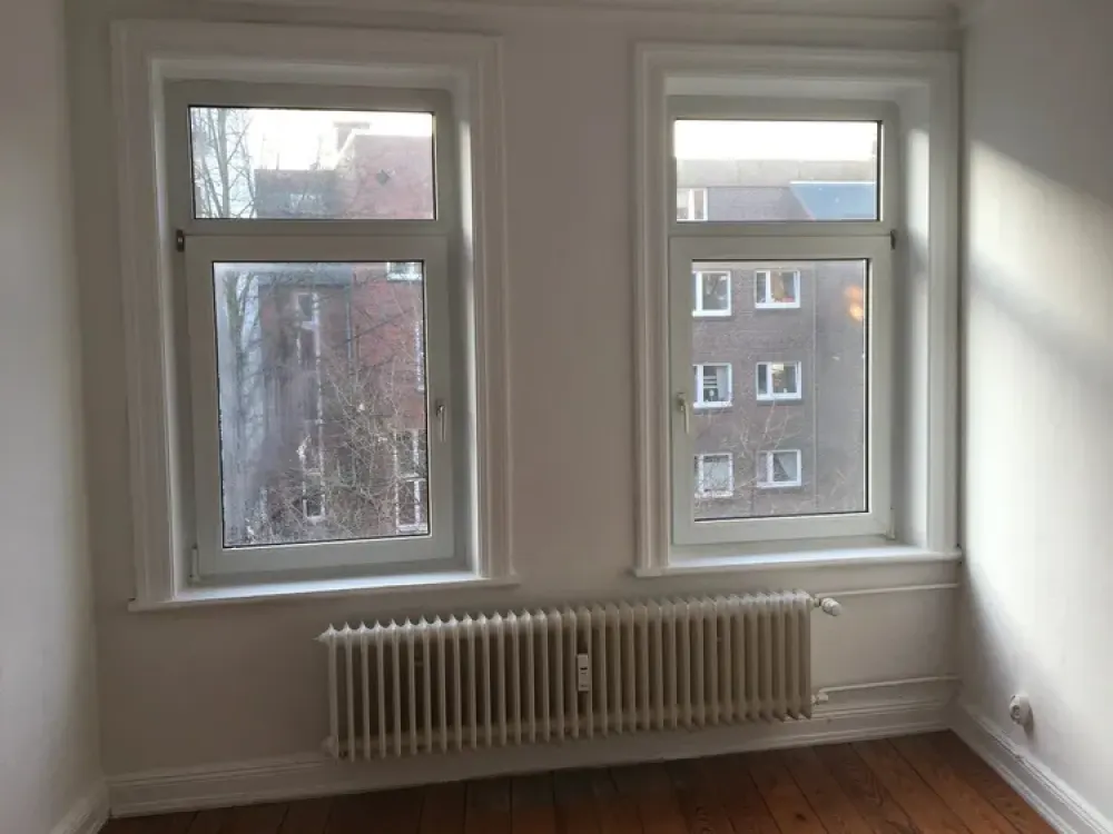 Winterhude: 2-Zi-Altbau mit Balkon: WG möglich