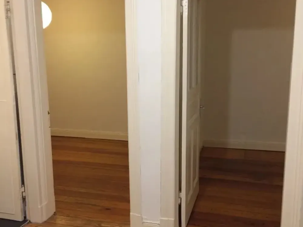 Winterhude: 2-Zi-Altbau mit Balkon: WG möglich