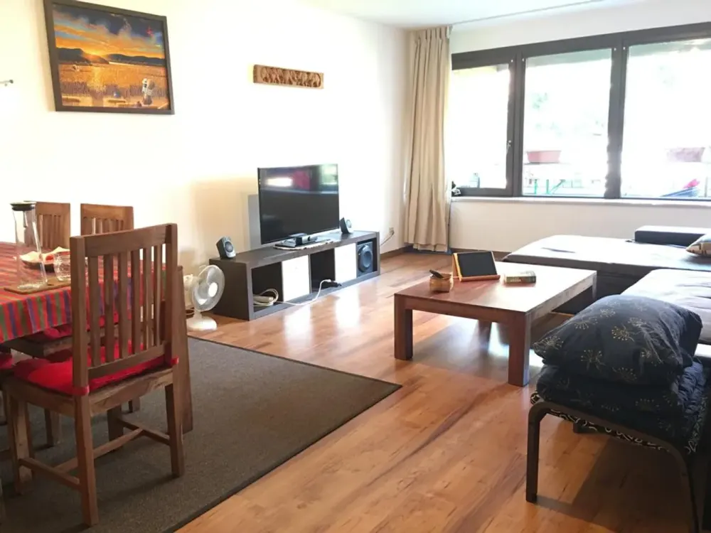2-Zimmer-Wohnung mit Balkon, Aufzug & Tiefgarage, direkt am Rhein