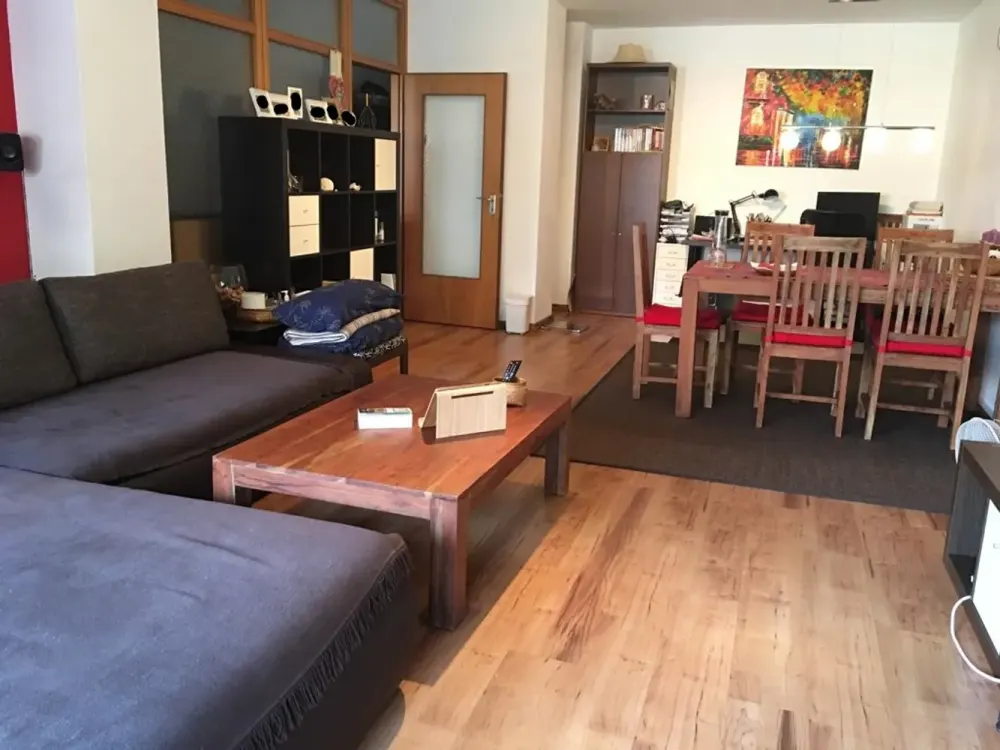 2-Zimmer-Wohnung mit Balkon, Aufzug & Tiefgarage, direkt am Rhein