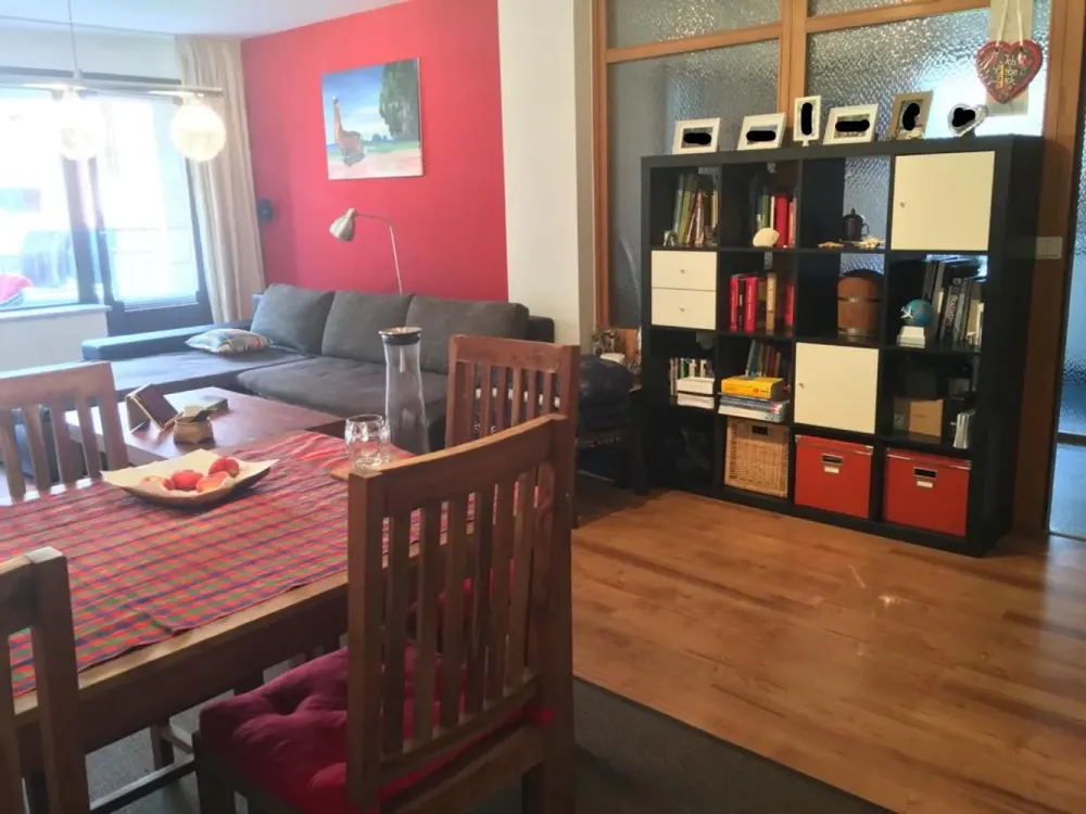 2-Zimmer-Wohnung mit Balkon, Aufzug & Tiefgarage, direkt am Rhein