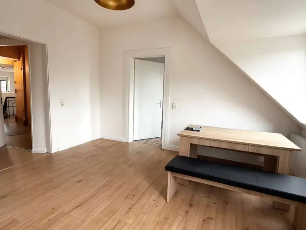 3-Zimmer-Dachgeschosswohnung, hell & gemütlich, ca. 58 m²
