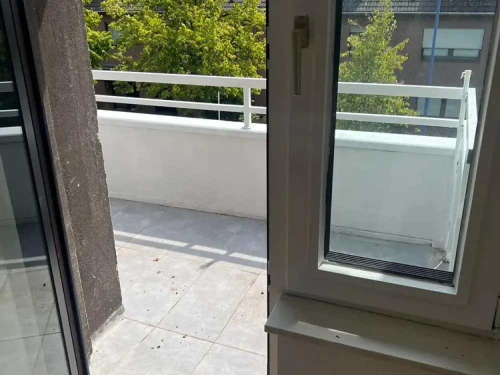 Provisionsfrei! Top renovierte Dachgeschosswohnung mit Balkon!