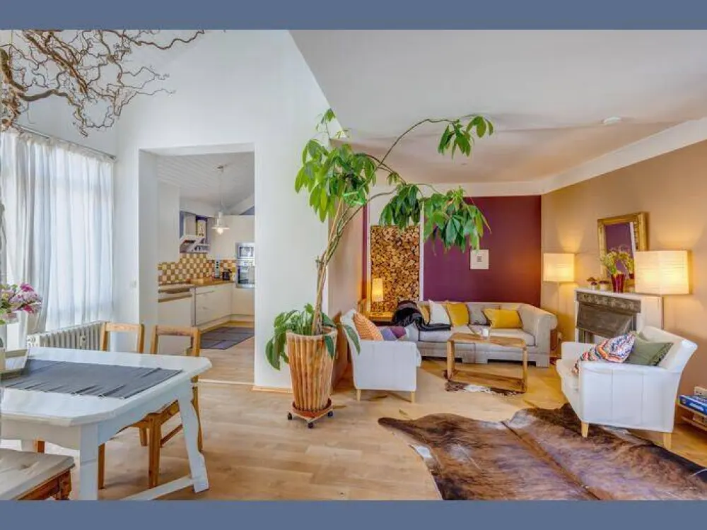 Möbliert: Schöne Maisonette-Galerie Wohnung mit Dachterrasse & Balkon
