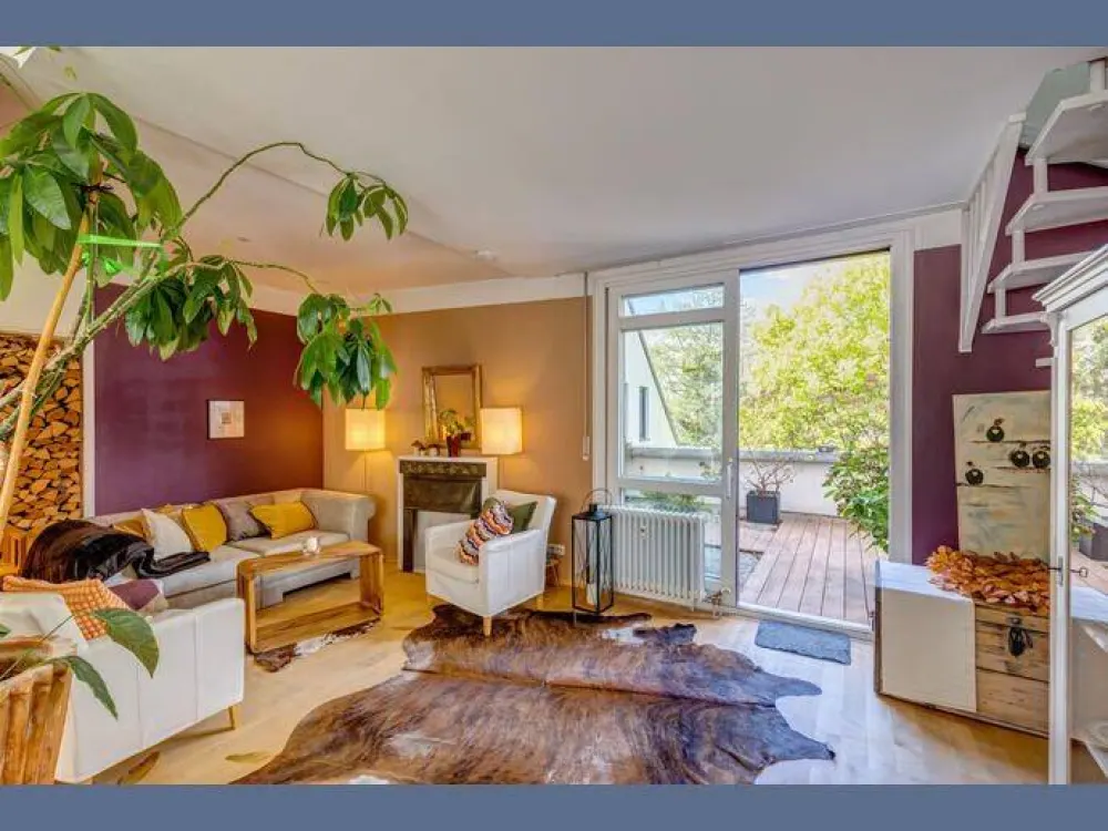 Möbliert: Schöne Maisonette-Galerie Wohnung mit Dachterrasse & Balkon