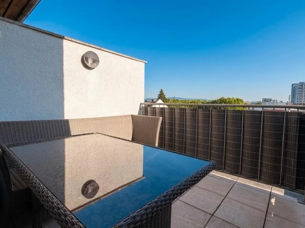 Heute Besichtigung 86m2 3 Zi. Wohnung 3.Etage Niederrad