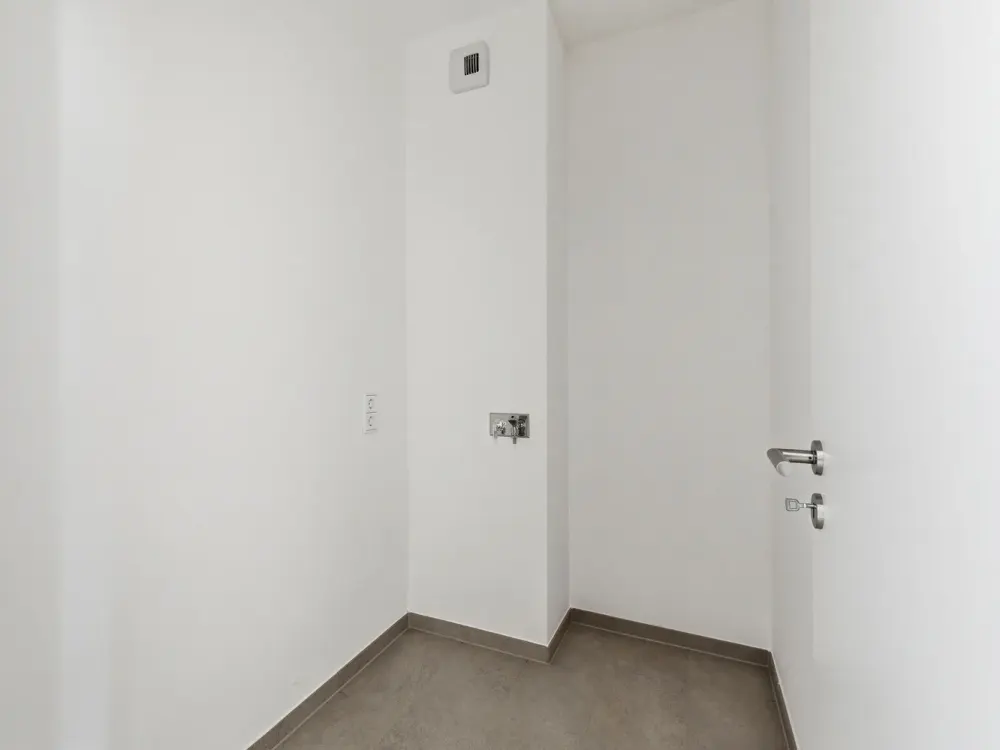 2-Room Apartment with Fitted Kitchen and High-Quality Features