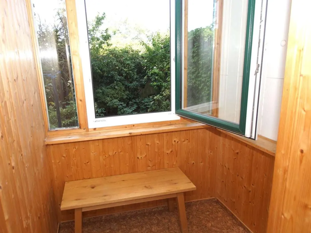 1-Zimmer-Wohnung im Erdgeschoß mit Wintergarten, Dusche