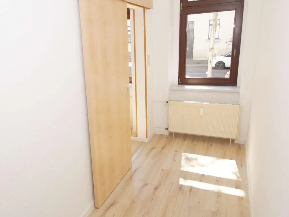 1-Zimmer-Wohnung im Erdgeschoß mit Wintergarten, Dusche