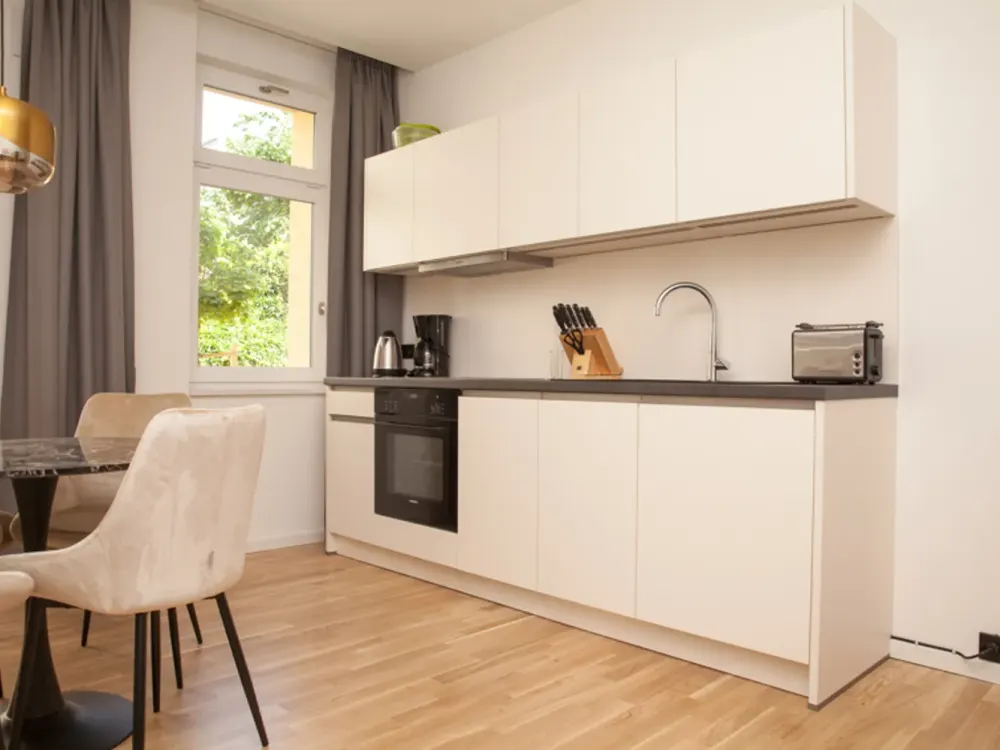 Erstbezug nach Sanierung vollmöbliertes, stilvolles Apartment in Toplage