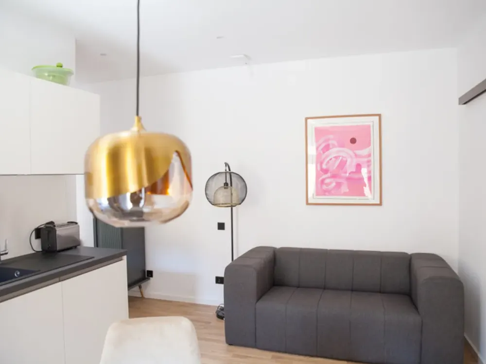 Erstbezug nach Sanierung vollmöbliertes, stilvolles Apartment in Toplage