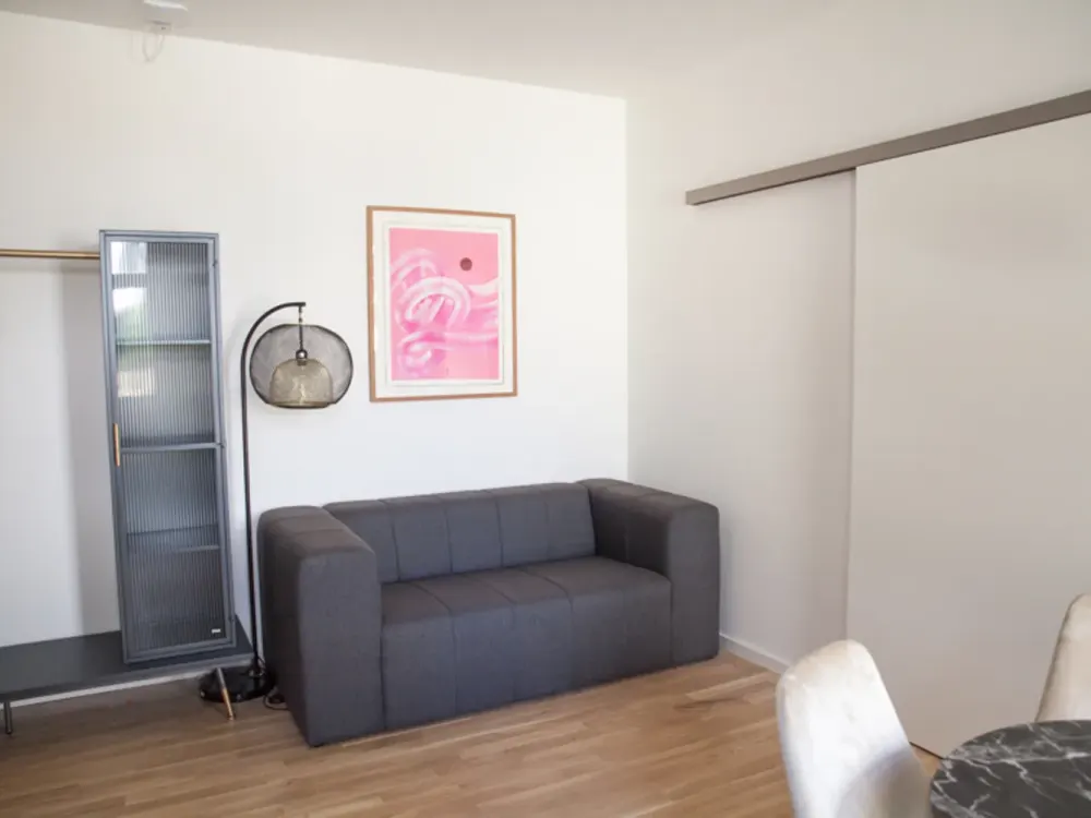 Erstbezug nach Sanierung vollmöbliertes, stilvolles Apartment in Toplage