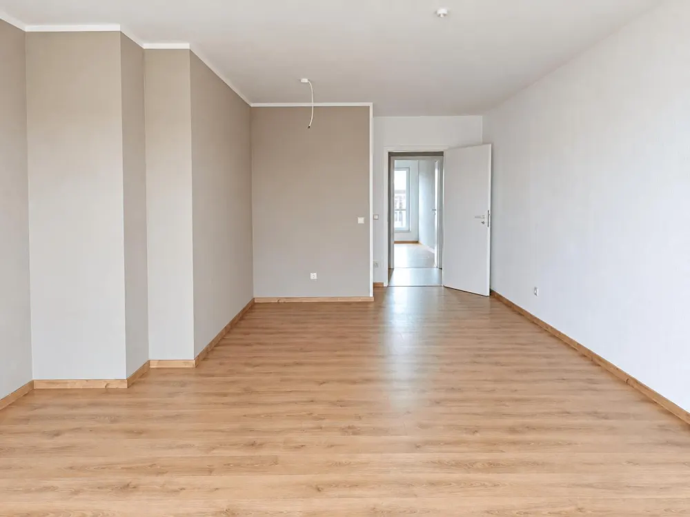 ABOVE THE ROOFS OF THE SOUTH // Well-laid-out 3-room apartment with balcony in Zentrum Süd