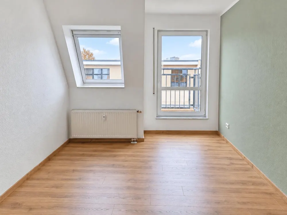 ABOVE THE ROOFS OF THE SOUTH // Well-laid-out 3-room apartment with balcony in Zentrum Süd
