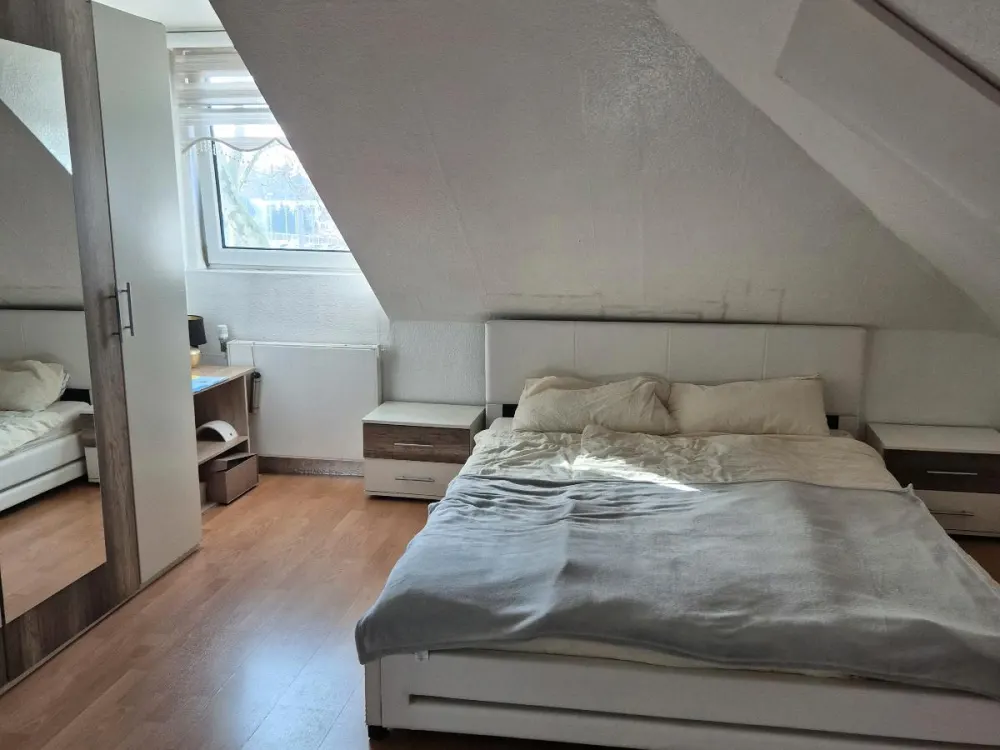 2-Zimmer Dachgeschosswohnung zum vermieten, ab sofort