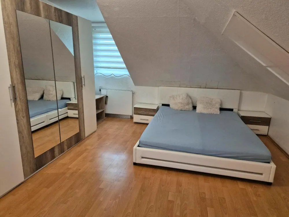2-Zimmer Dachgeschosswohnung zum vermieten, ab sofort
