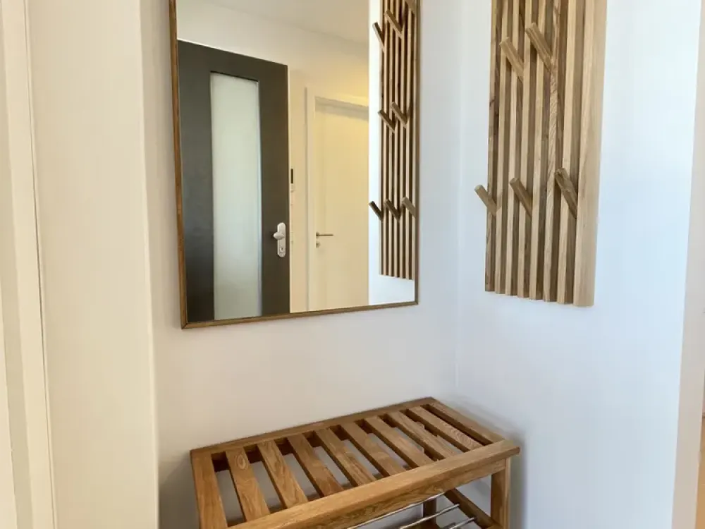 Alpenblick included! 1-room attic apartment fully furnished with south-facing loggia in Munich