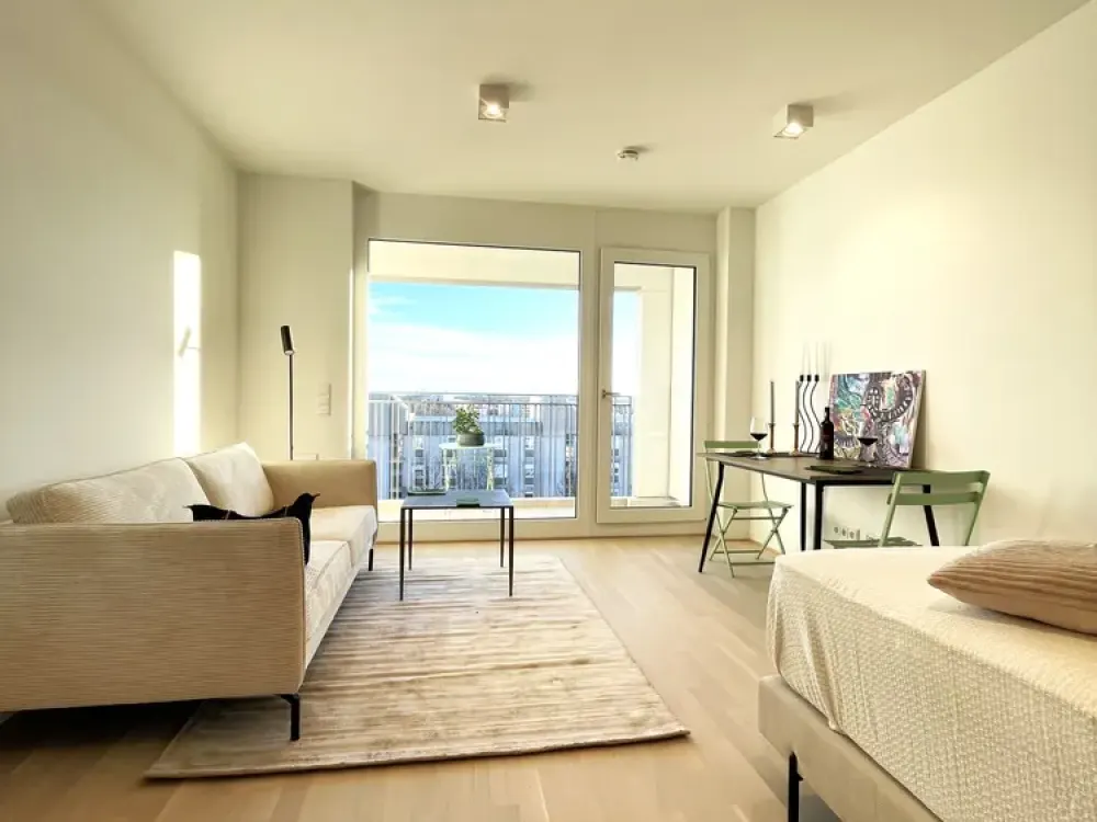 Alpenblick included! 1-room attic apartment fully furnished with south-facing loggia in Munich