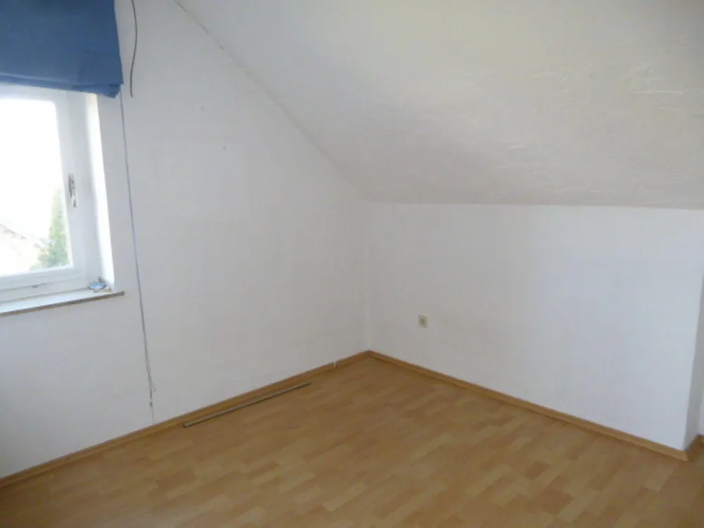 *** Wunderschöne, lichtdurchflutete Dachgeschosswohnung in zentraler Lage ***