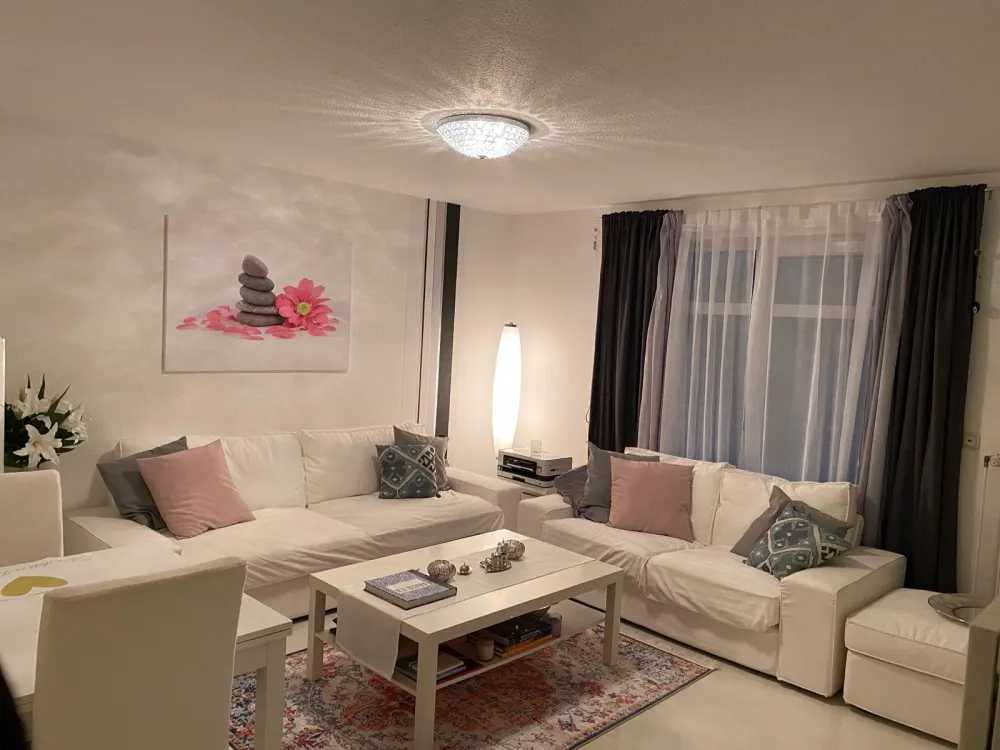 Stilvolle, neuwertige, voll möblierte 2-Zimmer-Wohnung