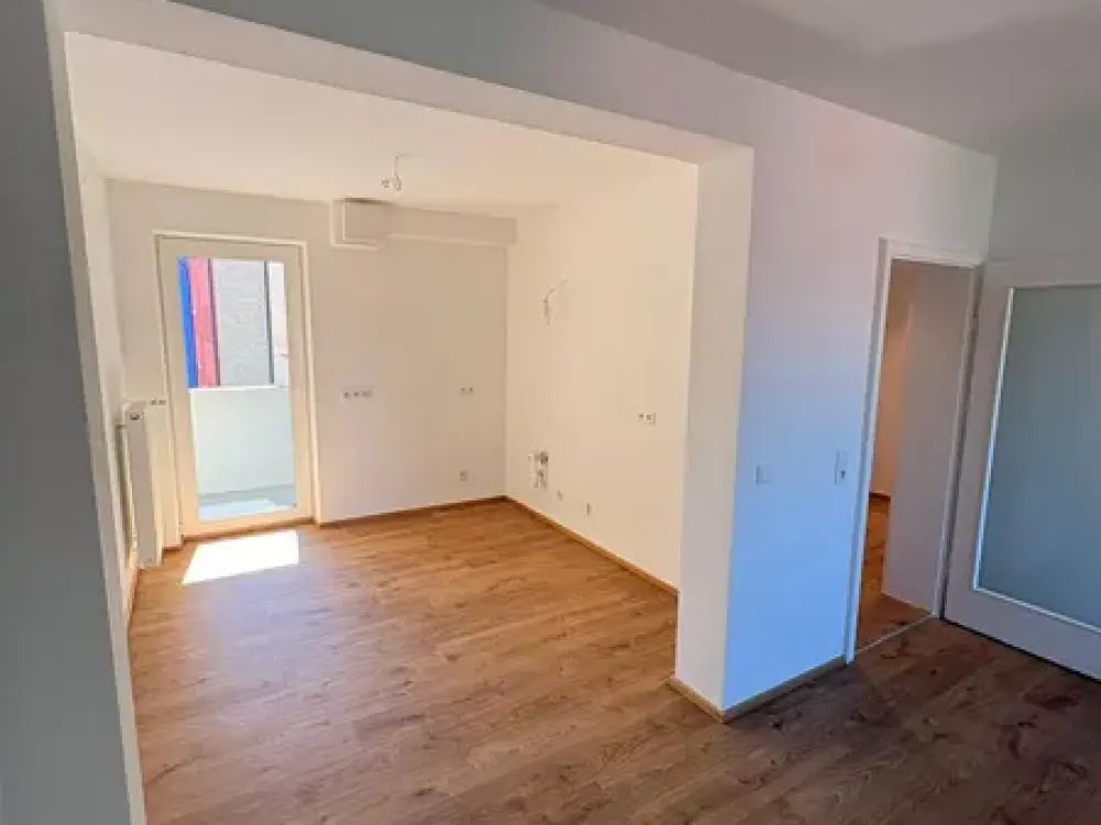 Schöne neu renovierte 2 Zi Whg mit Balkon in Milbertshofen