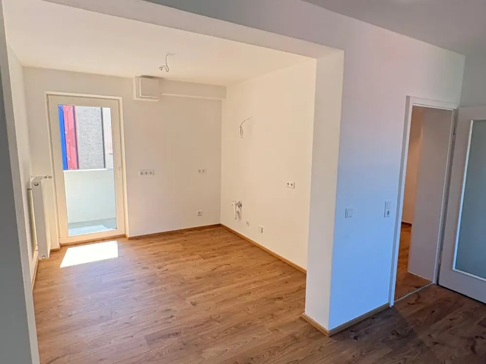 Schöne neu renovierte 2 Zi Whg mit Balkon in Milbertshofen