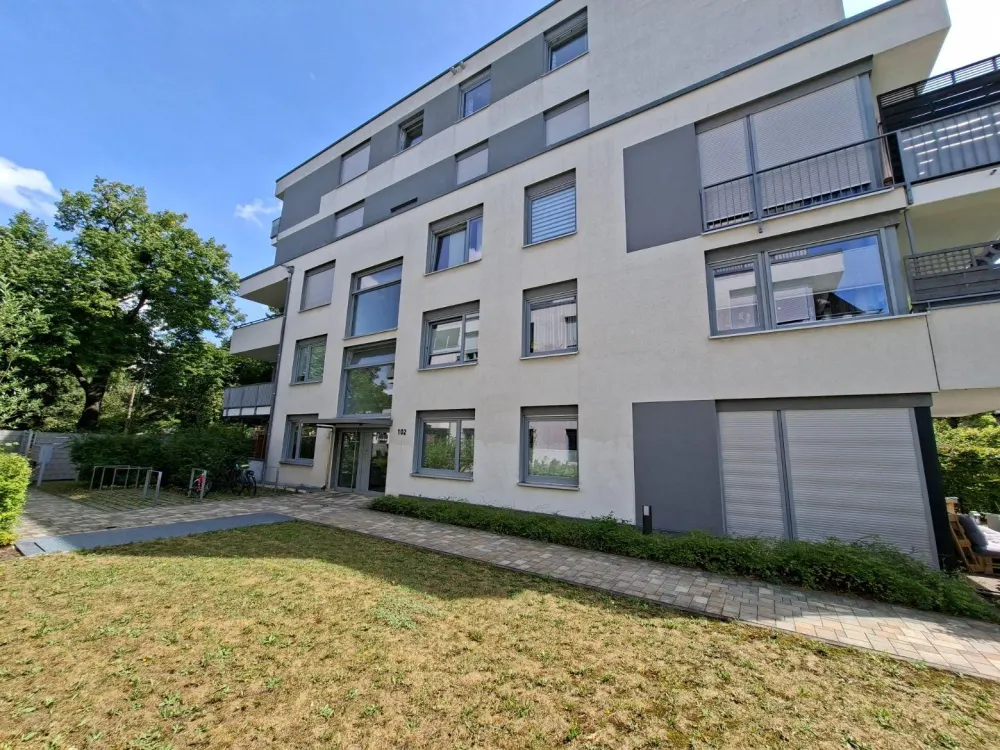 Moderne 3 Raumwohnung mit Balkon und Tiefgaragenstellplatz in Dresden