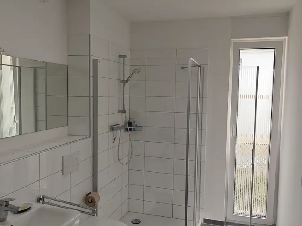 Neuwertige 2-Zimmer-Wohnung | Echtholzparkett | Fußbodenheizung | Großer Balkon