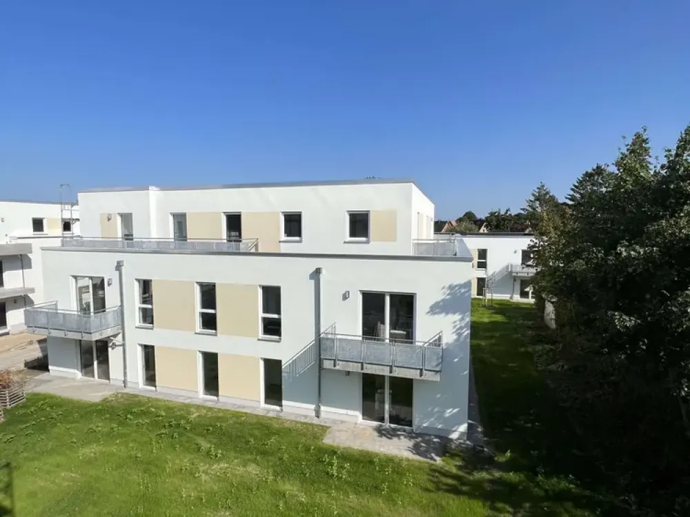 Neubau! Barrierearm! große 3-Zimmer-Dachgeschoss-Wohnung mit Terrasse, Duschbad, Einbauküche
