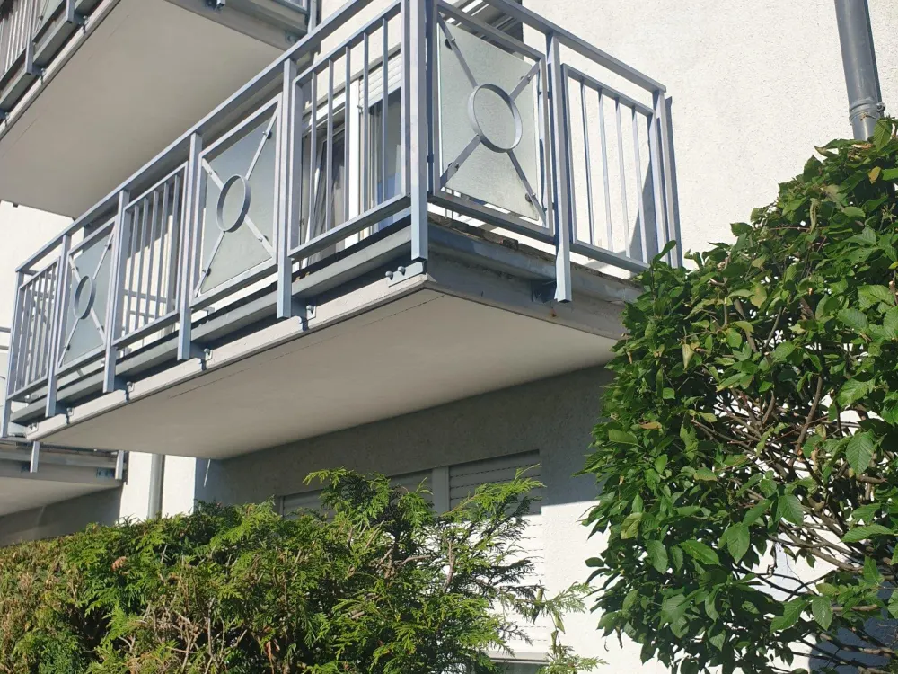 Bright modern large 1-room apartment with balcony in Eggenstein/Leopold