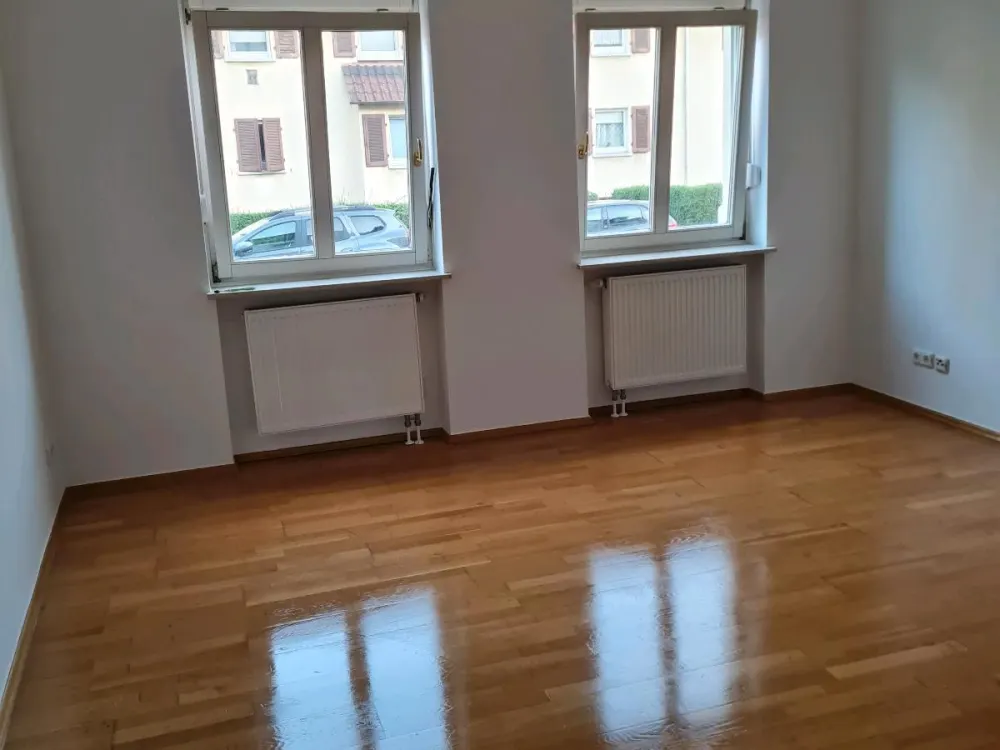 Frisch Renovierte 2 Zimmer Wohnung
