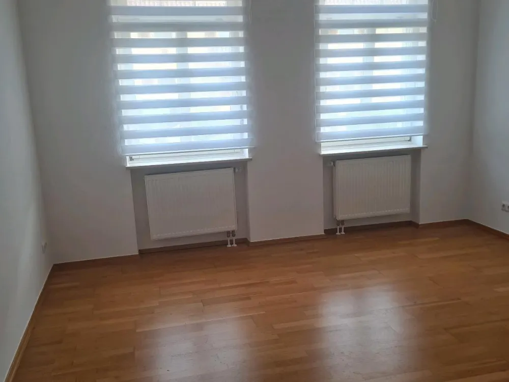 Frisch Renovierte 2 Zimmer Wohnung