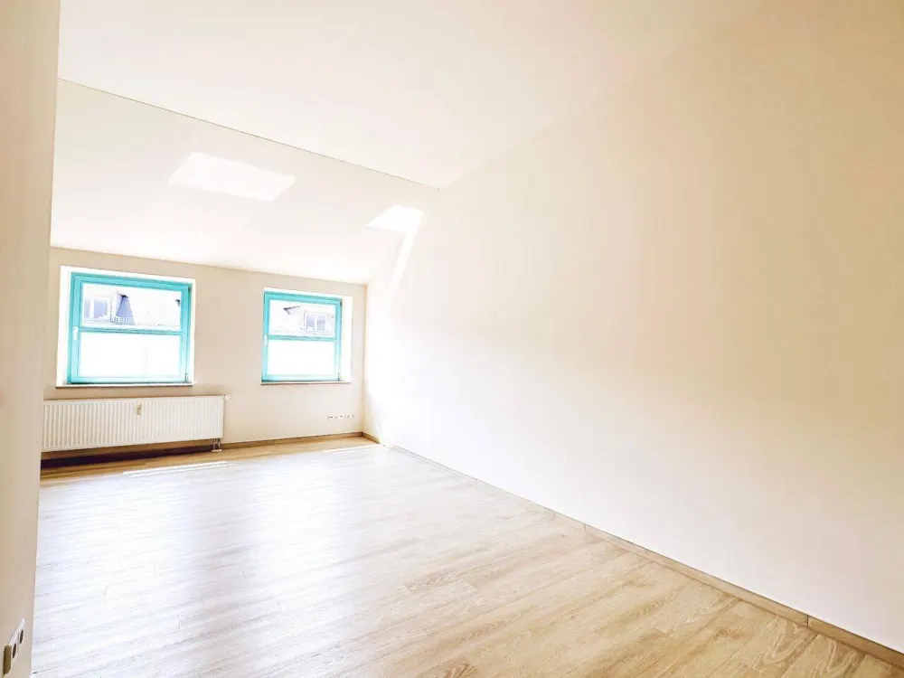 Neustadt! Sehr helles modernes Apartment mit Badewanne und Küche