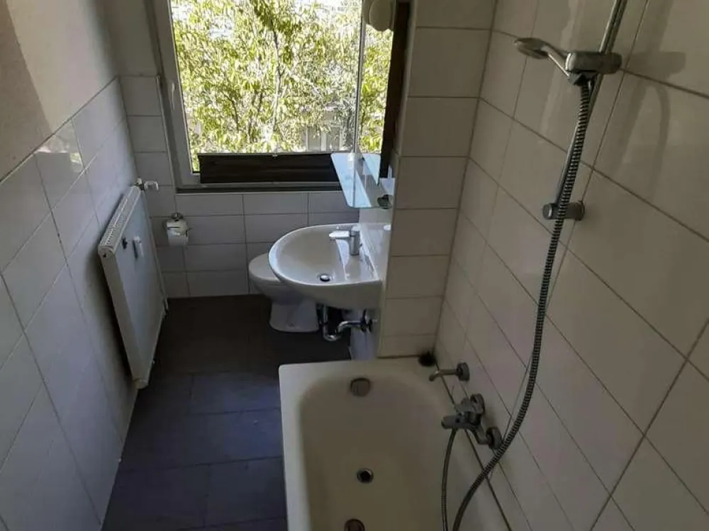 Annenstr. 90, 2. OG 2 schöne 2- Zi.- Whg. zu sofort