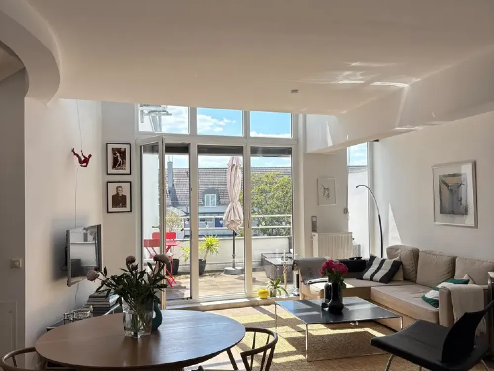 Lichtdurchflutete Maisonette-Wohnung mit großer Terrasse zur Zwischenmiete