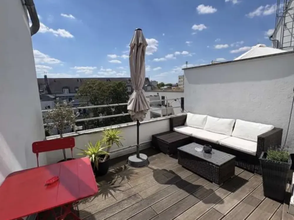 Lichtdurchflutete Maisonette-Wohnung mit großer Terrasse zur Zwischenmiete