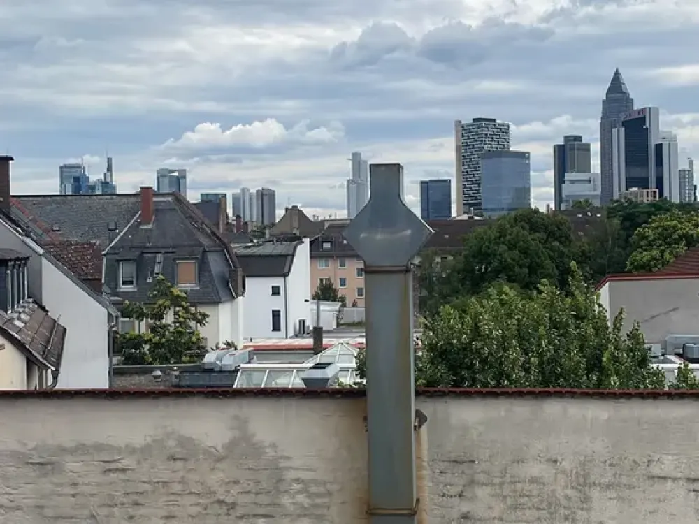 Lichtdurchflutete Maisonette-Wohnung mit großer Terrasse zur Zwischenmiete