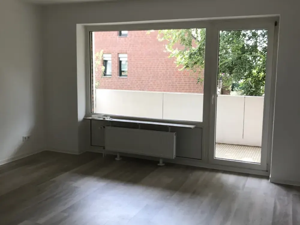 Frisch sanierte 3 - Zimmer Wohnung mit Loggia