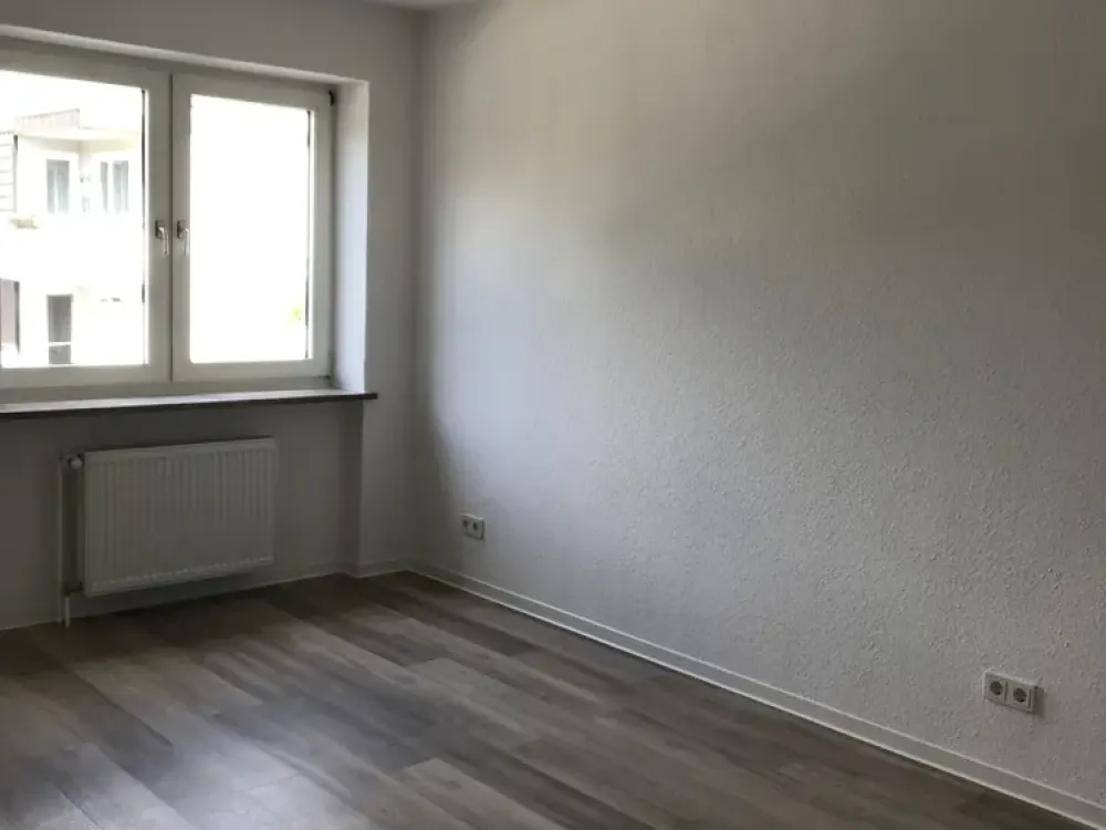 Frisch sanierte 3 - Zimmer Wohnung mit Loggia