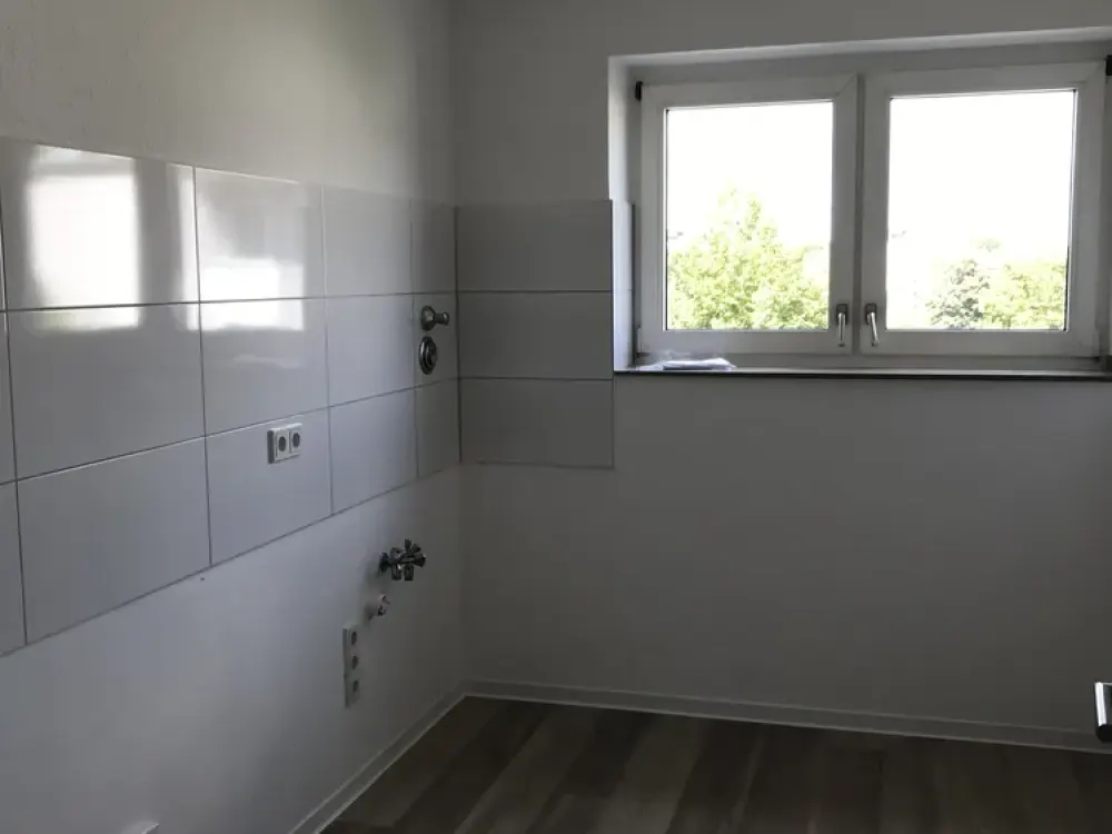 Frisch sanierte 3 - Zimmer Wohnung mit Loggia