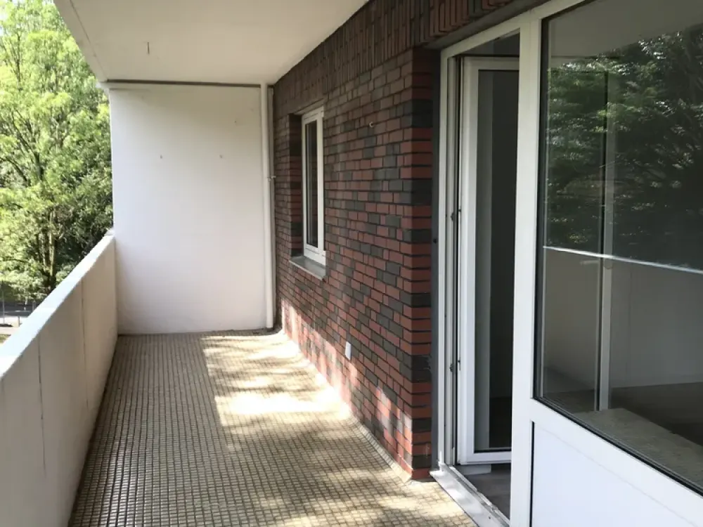 Frisch sanierte 3 - Zimmer Wohnung mit Loggia